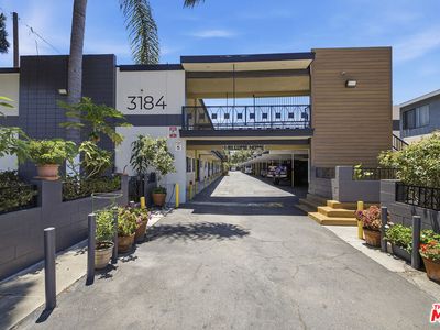 3184 El Segundo Blvd