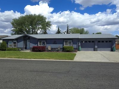 1805 S 69th Ave