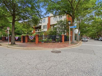 300 Botetourt St