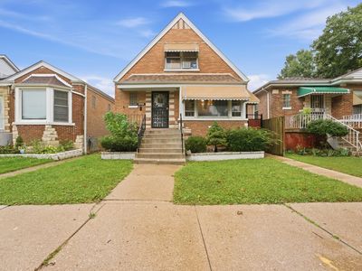 2705 N Menard Ave
