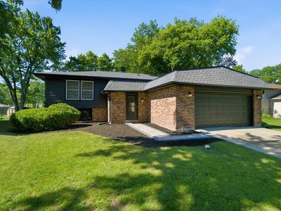 Property at 34 Berkshire Dr, Wheeling, IL