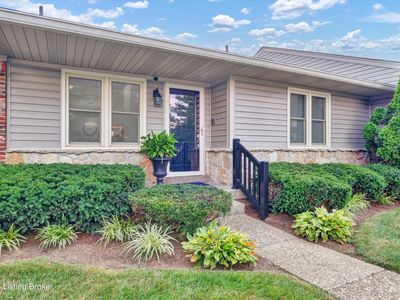 10402 Lakeshore Blf
