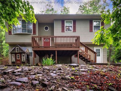 5 Lake Ln