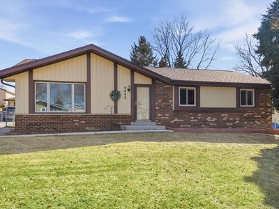 9045 West Rochelle AVENUE