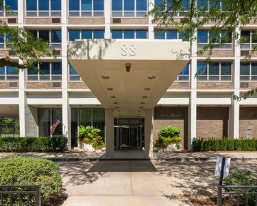 88 W Schiller St APT 1003L