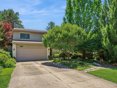 7824 Roseland Dr