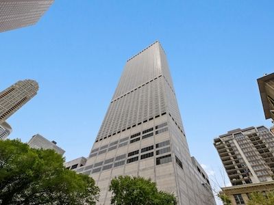 180 E Pearson St APT 7203
