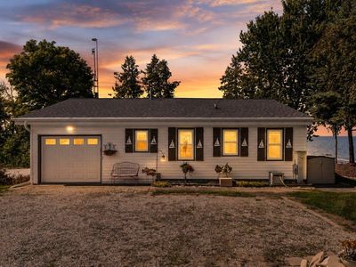 2737 Bay Rd
