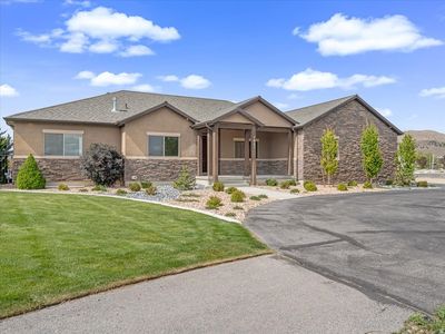 1627 E Lake View Ln