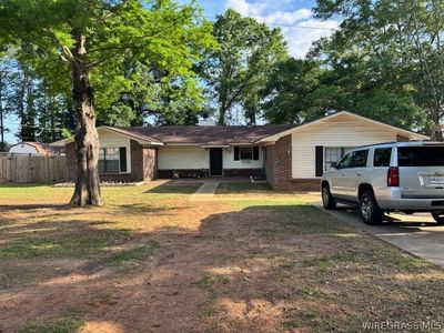 702 Green Dr