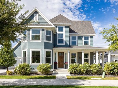462 W Founders Blvd