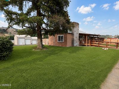 Property at 1105 W Cherry Ave, Selah, WA
