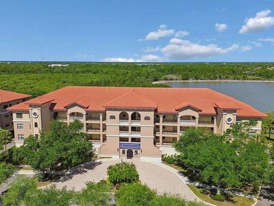 7702 LAKE VISTA COURT #202