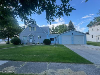 101 6th St E