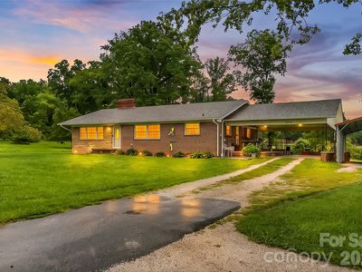 8647 Us Highway 221 N