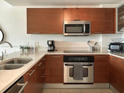 3250 NE 1st Ave APT 810