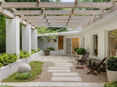 3865 Land O Lakes Dr NE