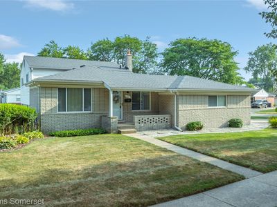 2702 Chesterfield Dr