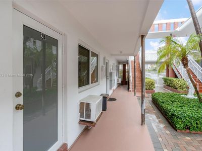 7424 Byron Ave APT 2B