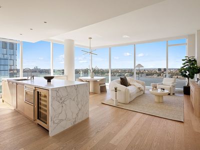 30 Riverside Blvd #33A