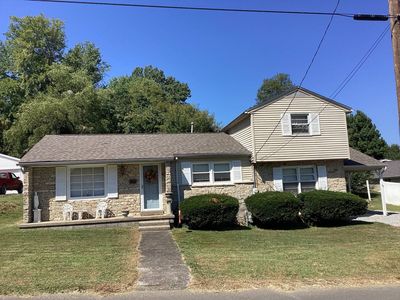 305 Center St
