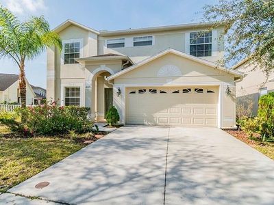 10621 Lucaya Dr