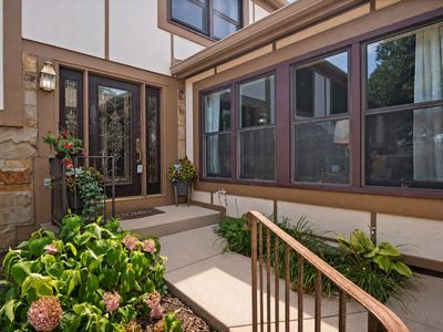 1054 Oakview Dr