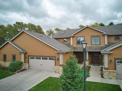 558 Panorama Cir NW