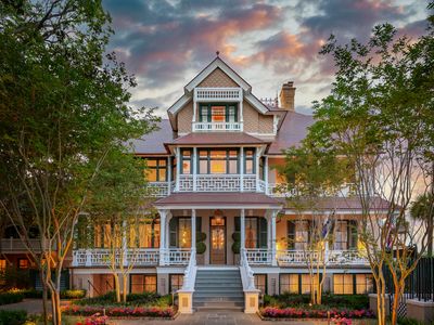 25 E Battery St