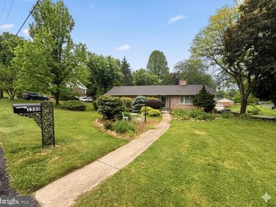 1589 Hollywood Pkwy