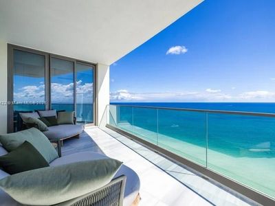 17901 Collins Ave #2604