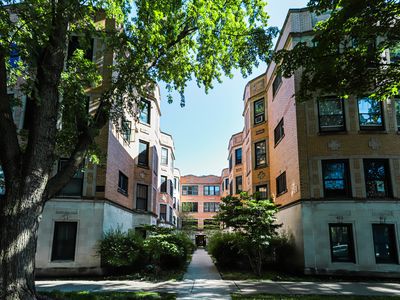 1217 W Granville Ave APT 2A