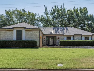 2805 Hedgeway Dr