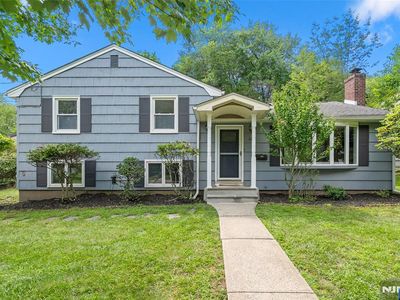 Property at 14 Greenway Ct, Closter, NJ