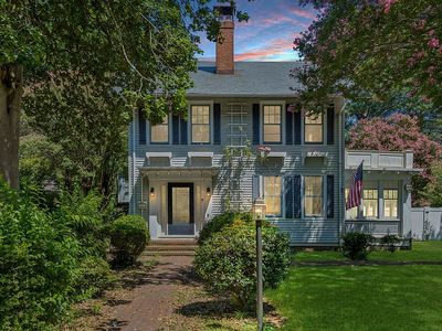 30 Locust Ave