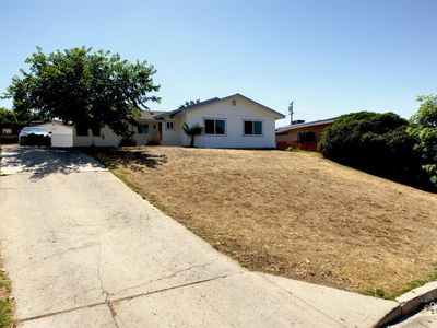 2425 Castle Dr