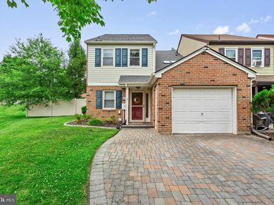 243 Tareyton Dr