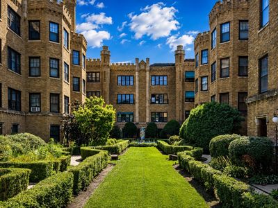 2430 W Greenleaf Ave APT 1