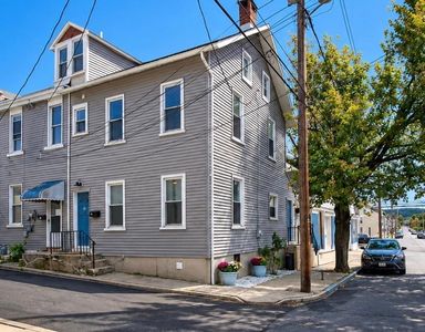 228 W Brush St