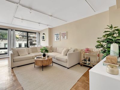 166 E 61st St APT 5D