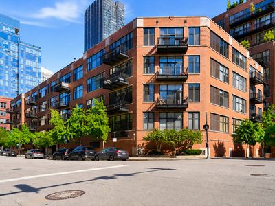 333 W Hubbard St APT 1010