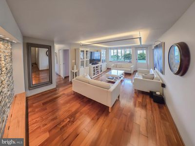 10401 Grosvenor Pl APT 1002