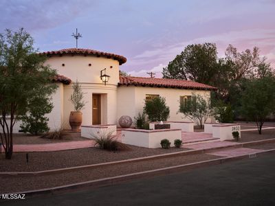 2802 E Via Rotunda
