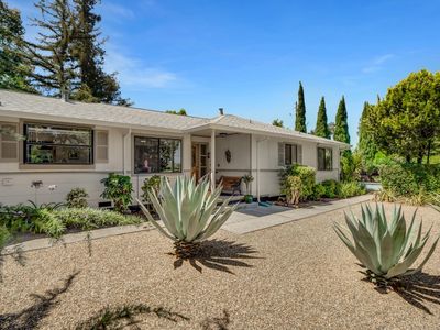 385 Lakeview Drive