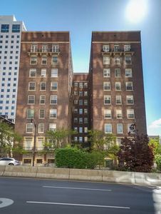 29 S State St E #414