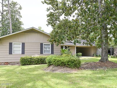 Property at 1301 Dean Dr, Waycross, GA