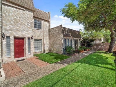 2 River Creek Way