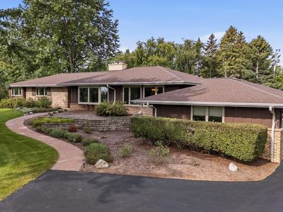 1123 Lake Shore ROAD
