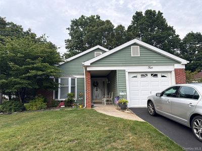 Property at 4 Lamont Ct, Ridge, NY