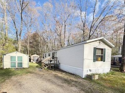 8 Larivierre Ln
